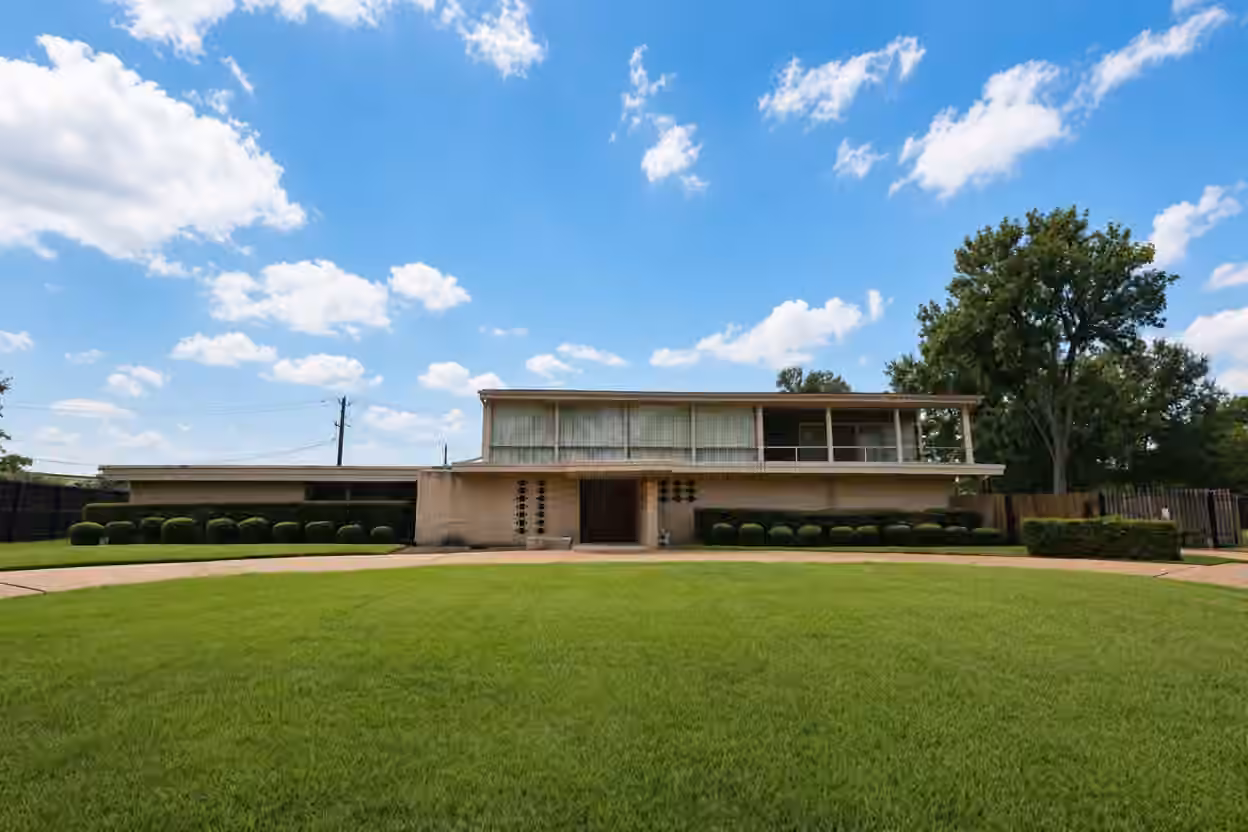 Photo 2 of 3506 S Parkwood Drive, Houston, TX