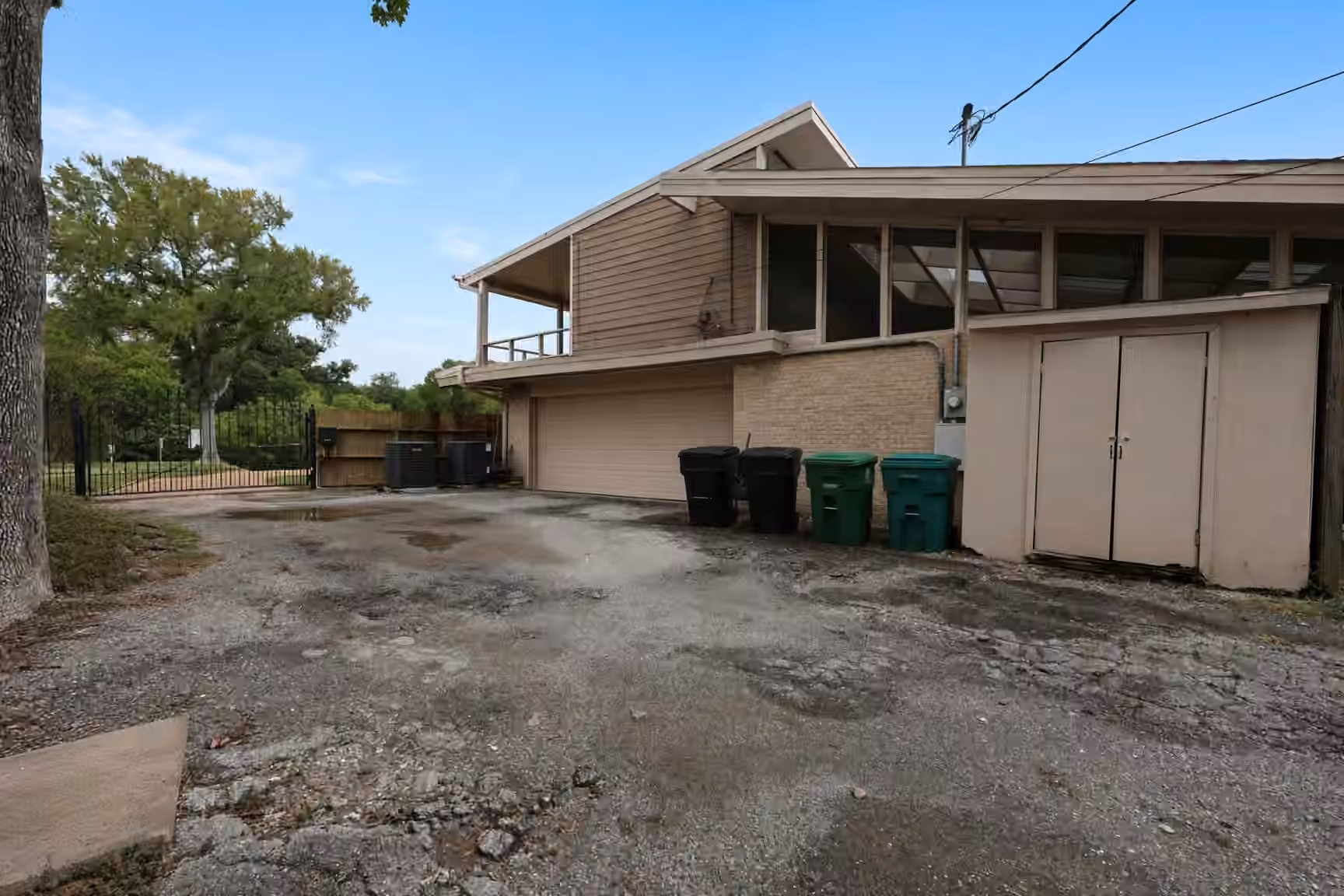 Photo 4 of 3506 S Parkwood Drive, Houston, TX