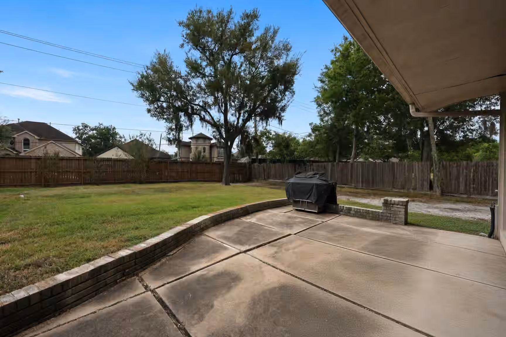 Photo 5 of 3506 S Parkwood Drive, Houston, TX