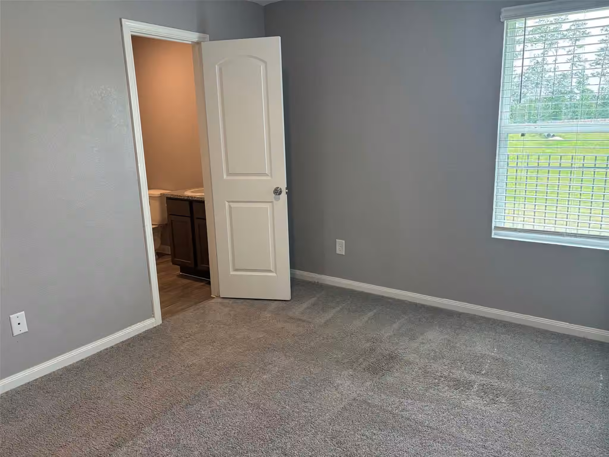 Photo 4 of 9822 Emerald Stone Way, Conroe, TX