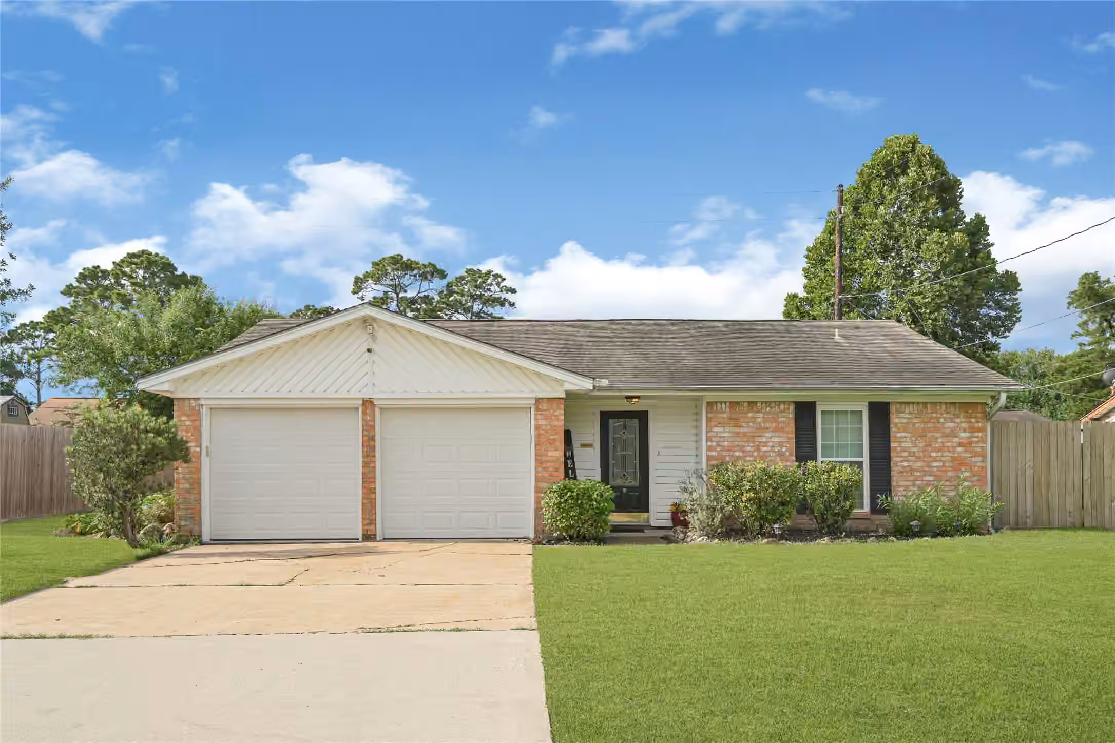 Photo 3 of 10010 Lost Pine Drive, Baytown, TX