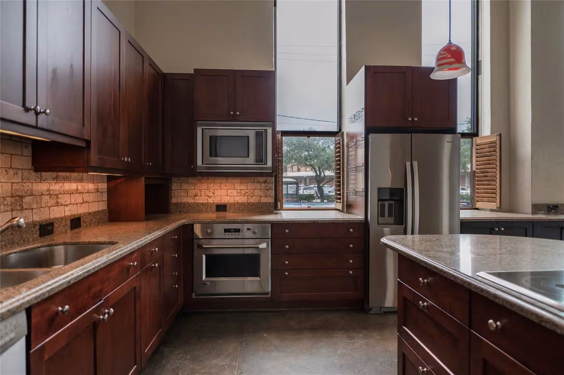 Photo 5 of 915 N San Jacinto Street 1AB, Houston, TX
