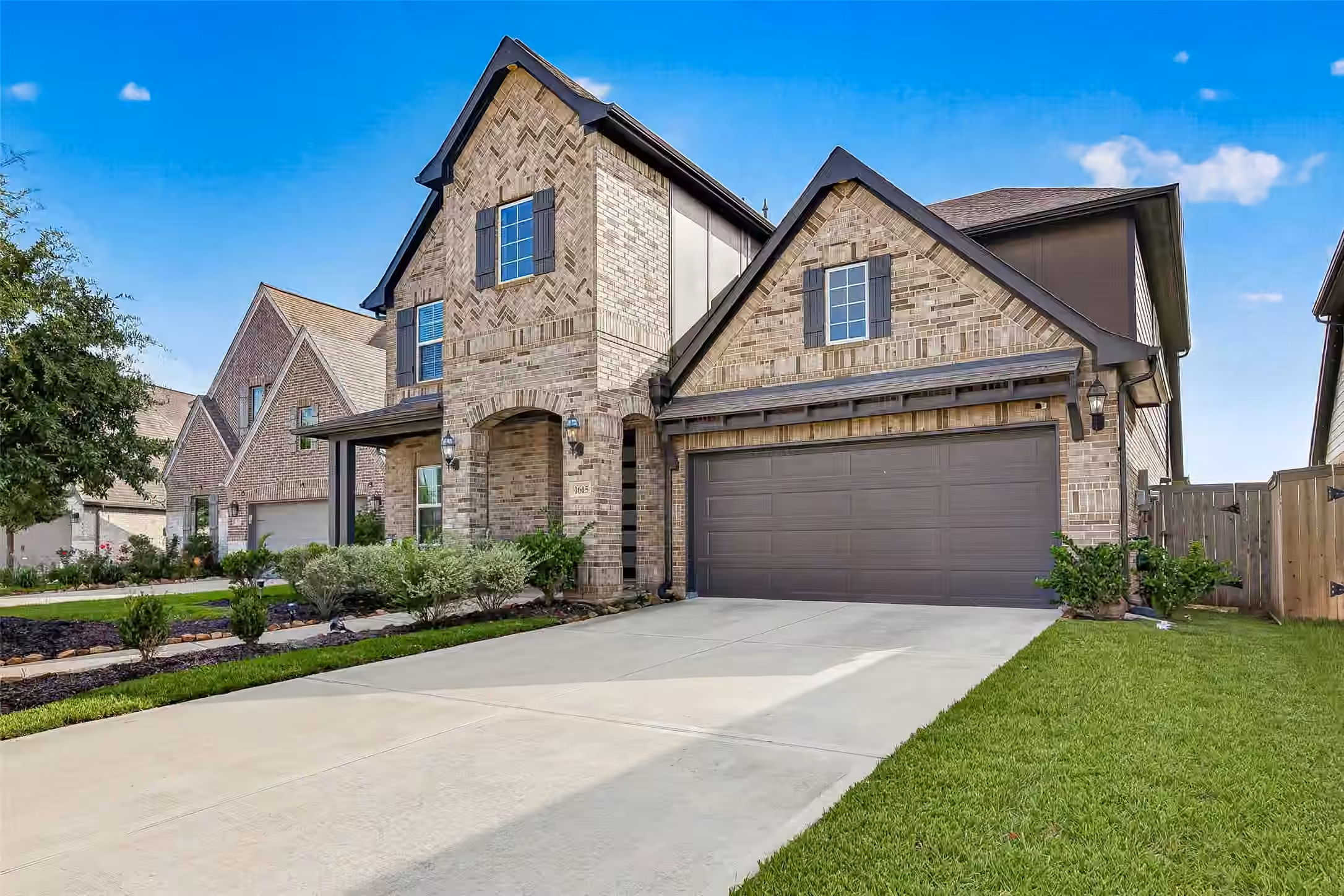 Photo 2 of 1615 Rosedale Drive, Missouri City, TX