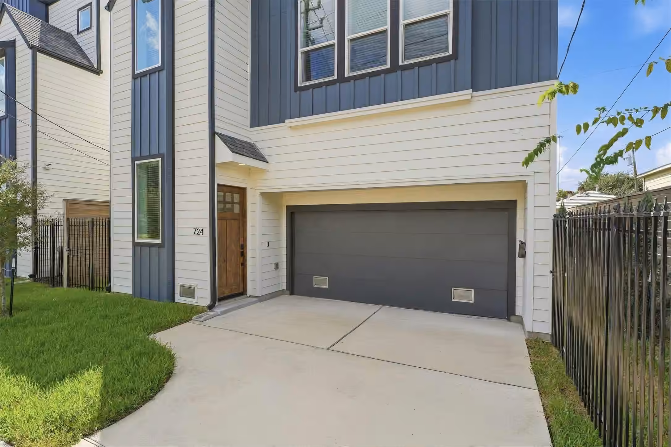 Photo 3 of 724 E 33rd Street, Houston, TX