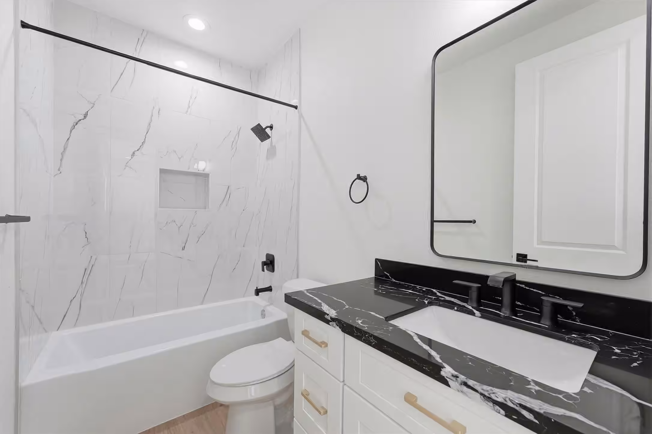 Photo 7 of 724 E 33rd Street, Houston, TX