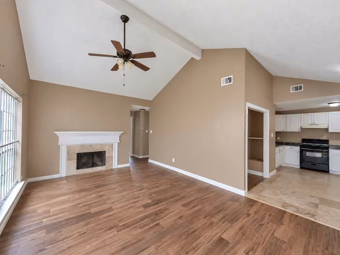 Photo 3 of 2026 Greencourt Drive, Missouri City, TX