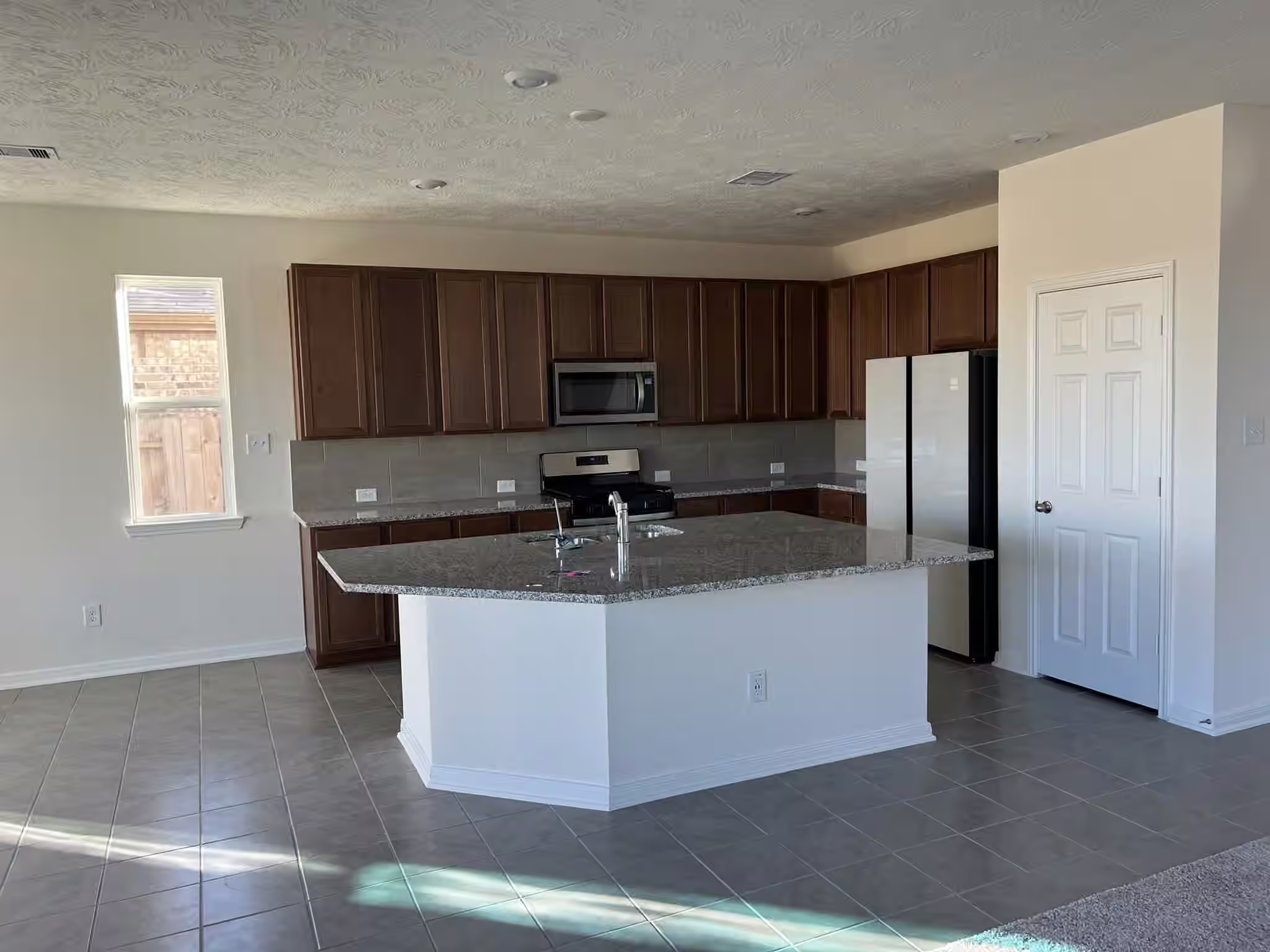 Photo 5 of 15706 Tawny Stark Drive, Houston, TX