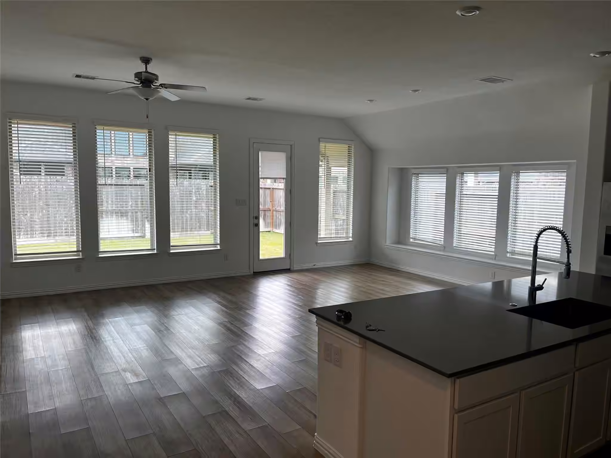 Photo 4 of 31510 Vineyard Creek Drive, Fulshear, TX