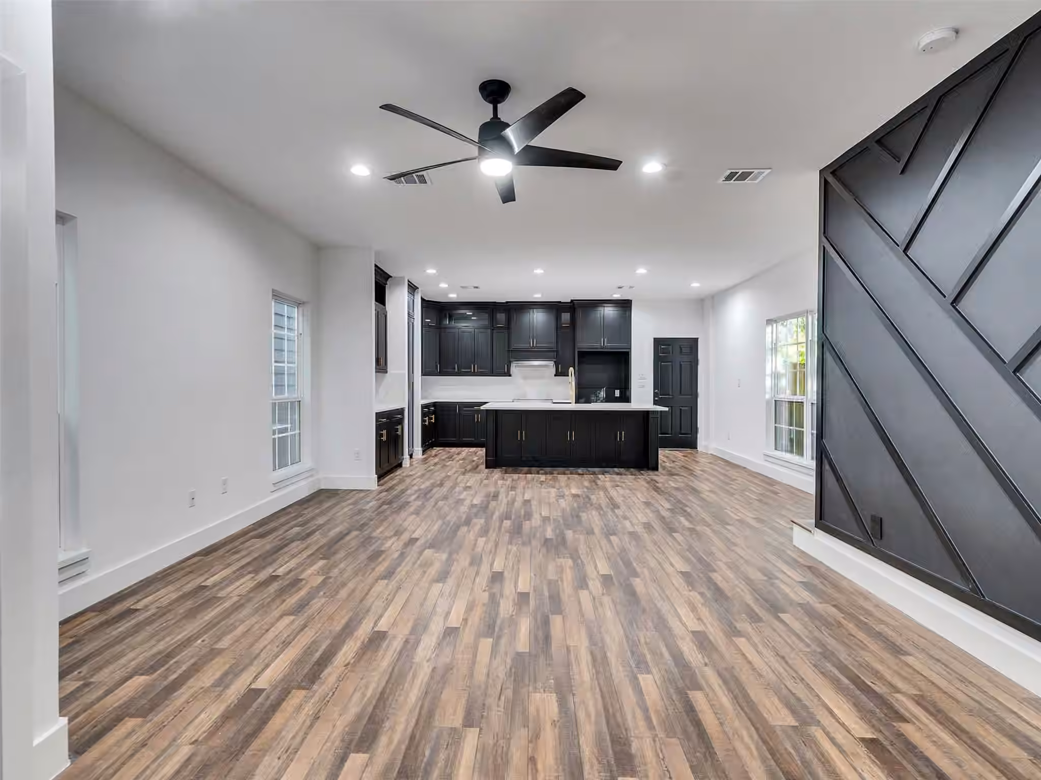 Photo 2 of 237 Hahlo Street, Houston, TX