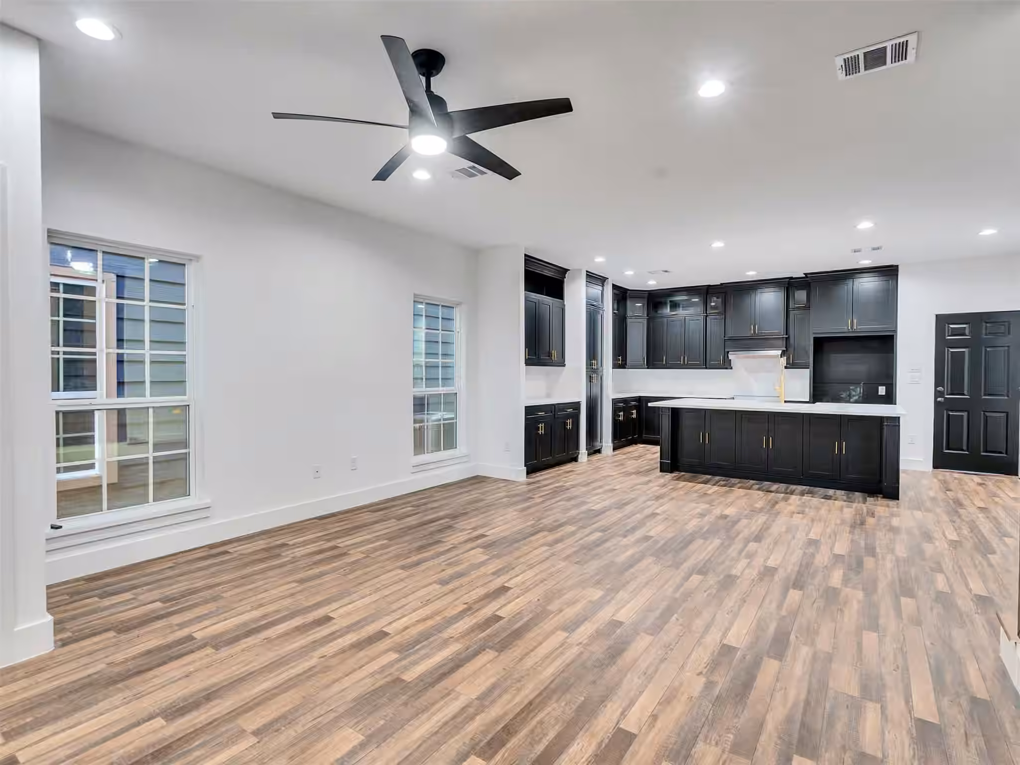Photo 4 of 237 Hahlo Street, Houston, TX