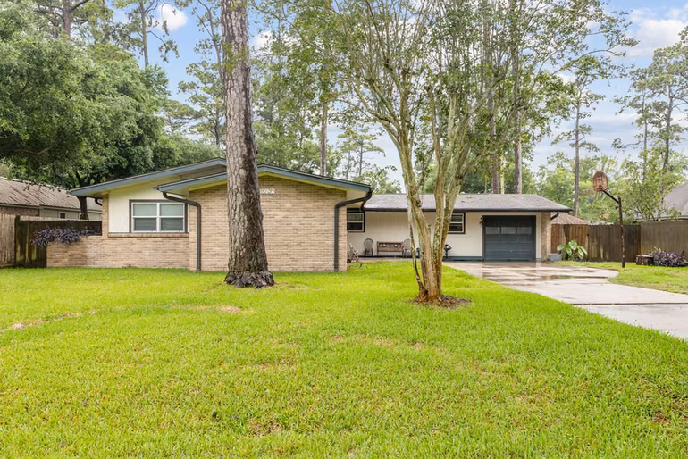 Photo of 1034 Royal Oak Drive, Dickinson, TX