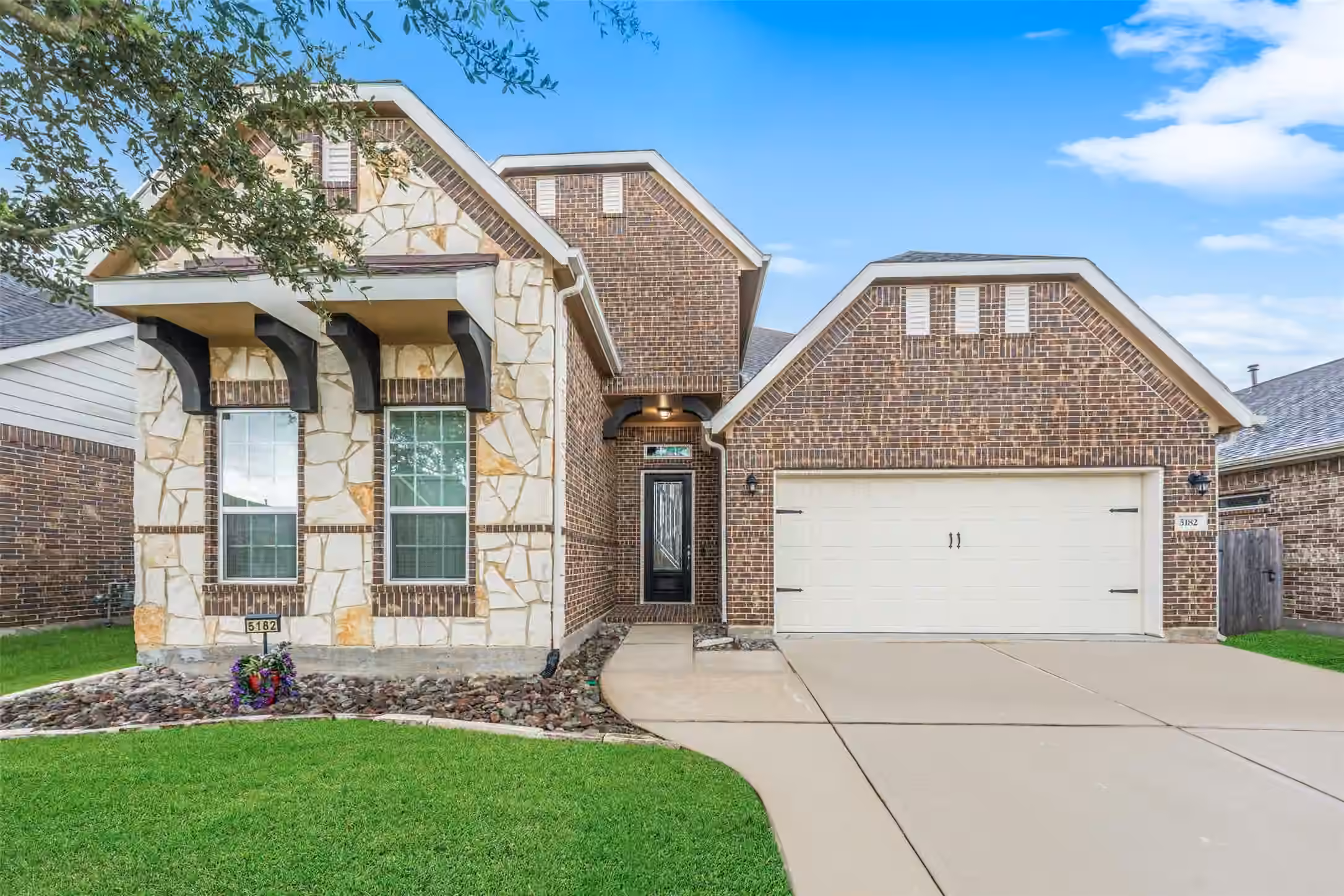 Photo 2 of 5182 Echo Falls Drive, Alvin, TX