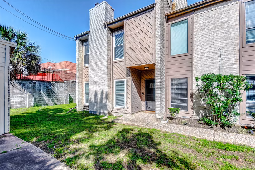Photo of 11280 Braes Forest Drive 401, Houston, TX