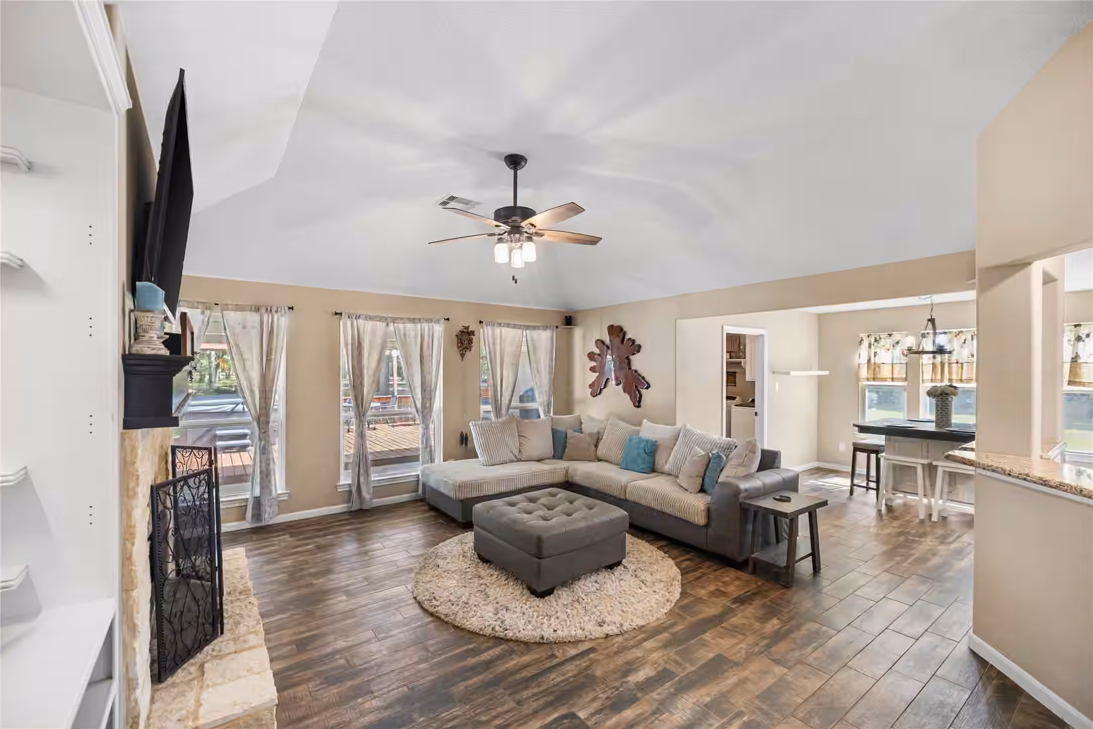 Photo 5 of 8997 Hickory Road, Plantersville, TX