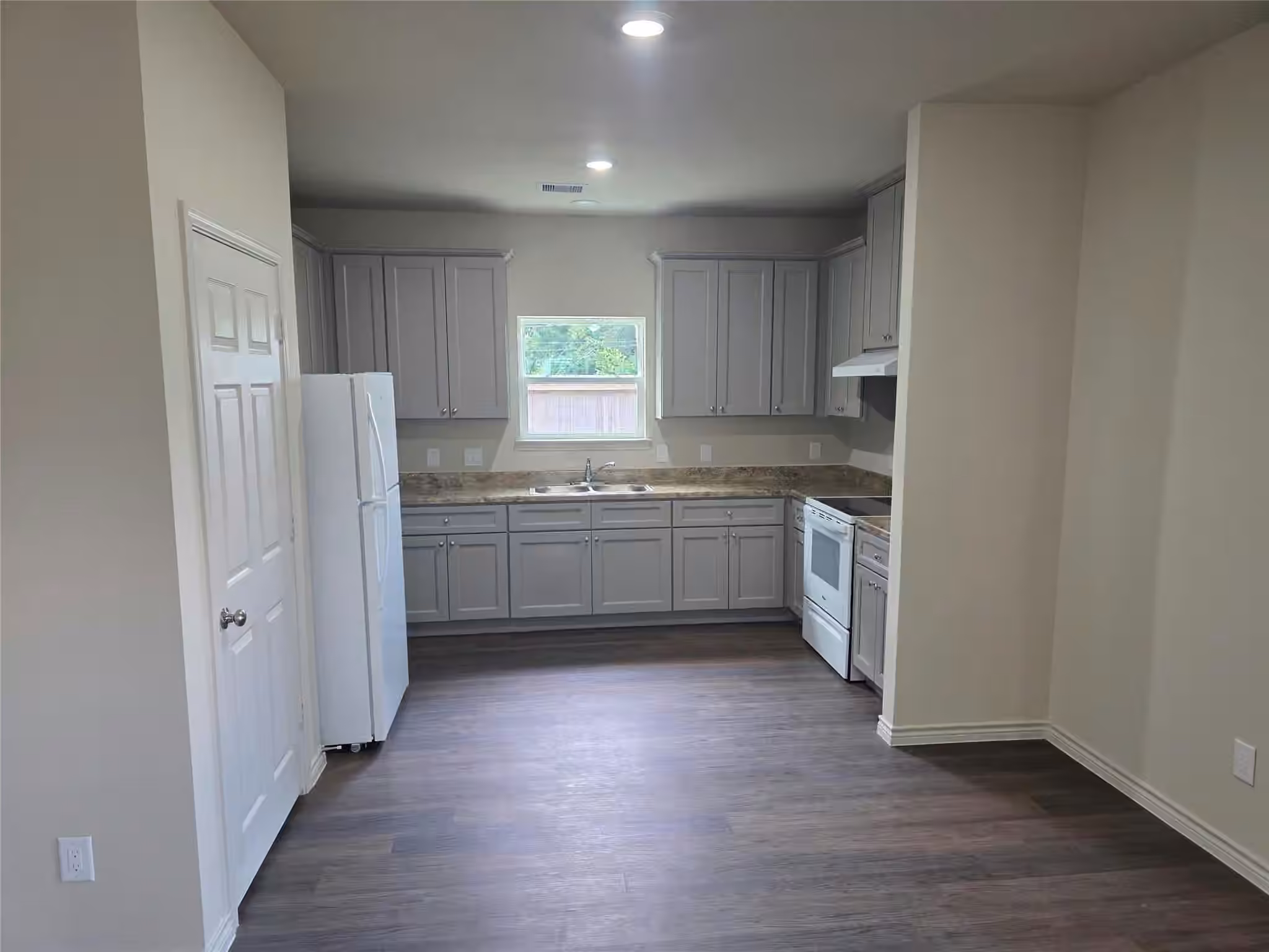 Photo 4 of 9904 Dipping Brook Street, Houston, TX