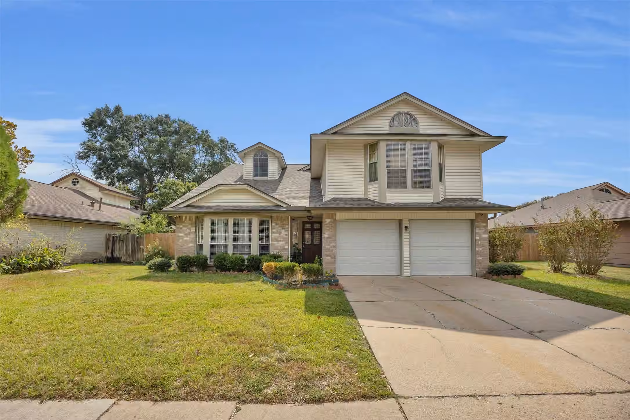 Photo 2 of 15619 Beechnut Street, Houston, TX