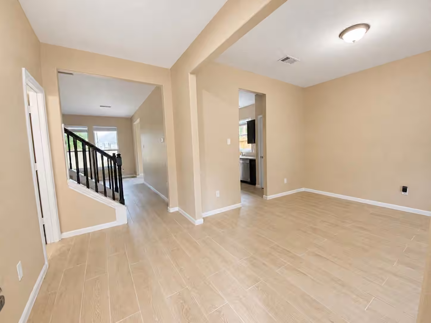 Photo 5 of 215 Doncaster Street, Conroe, TX