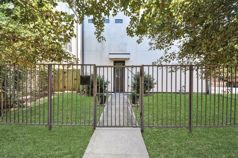 Photo 5 of 1303 Live Oak Street, Houston, TX