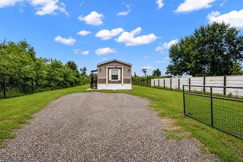 Photo 5 of 2056 Road 5210, Cleveland, TX