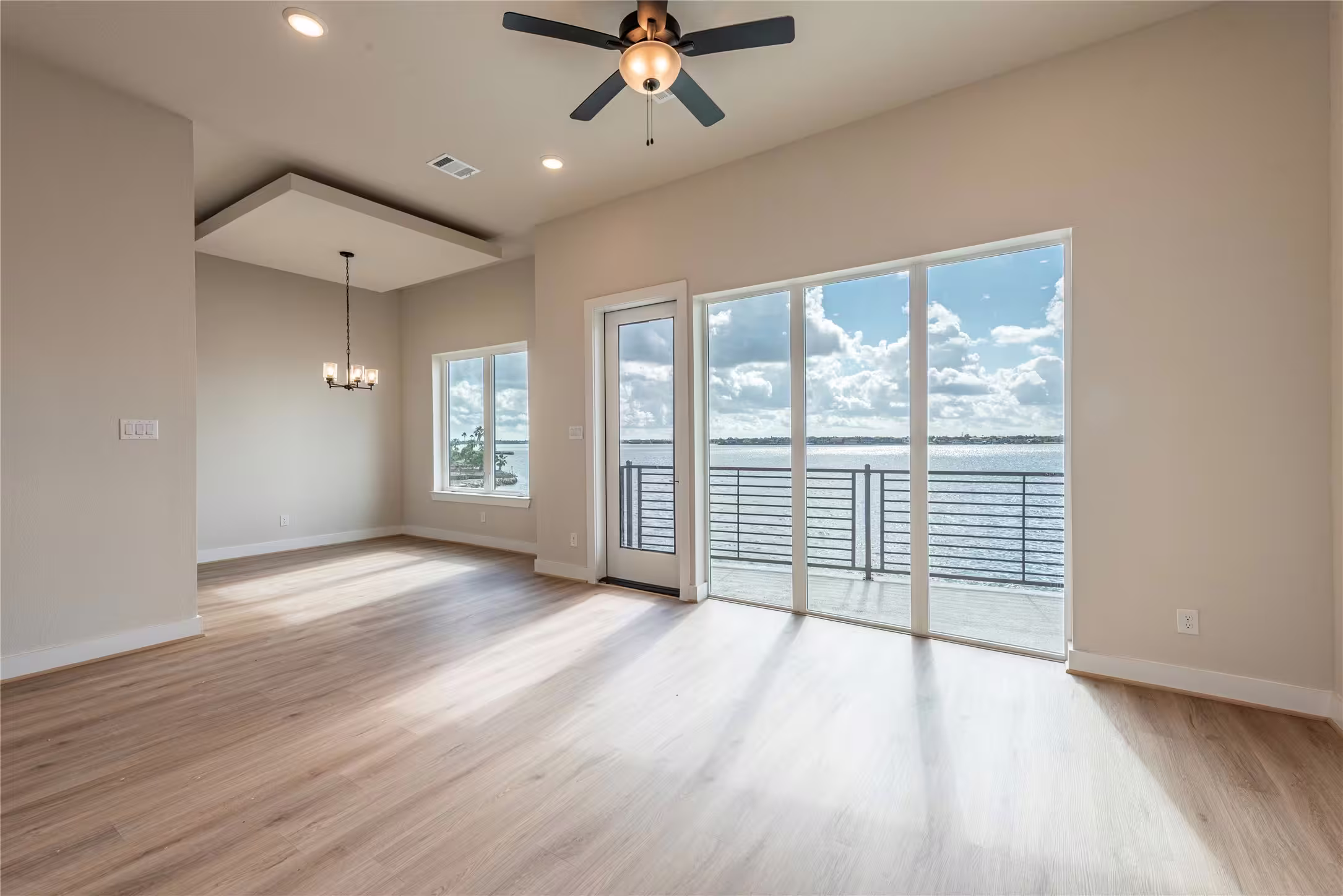 Photo 3 of 4403 Davis Lane, Seabrook, TX
