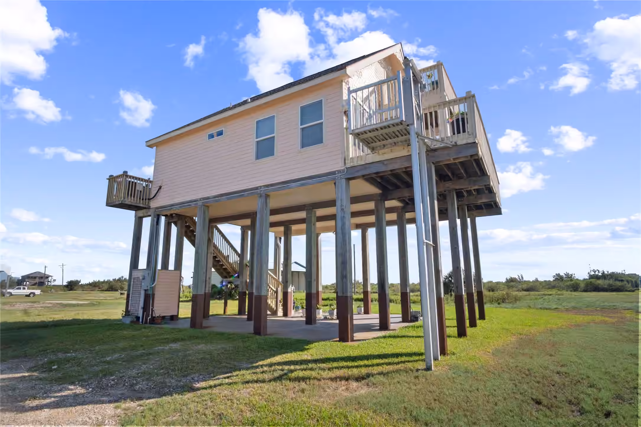 Photo 2 of 1044 Waco Road, Gilchrist, TX