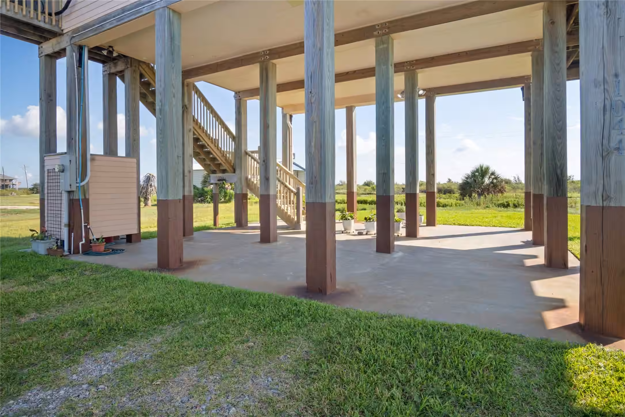 Photo 3 of 1044 Waco Road, Gilchrist, TX