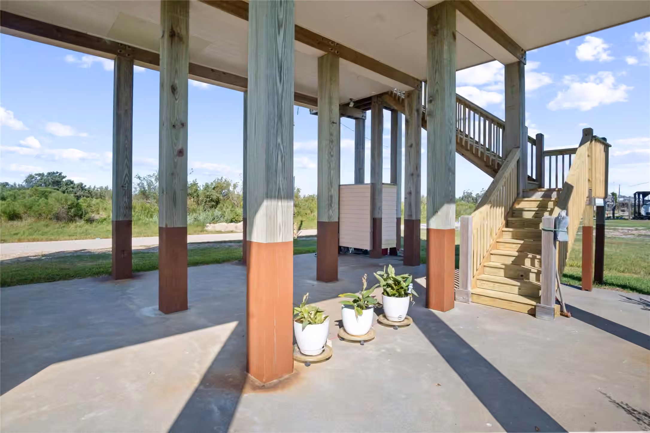 Photo 4 of 1044 Waco Road, Gilchrist, TX
