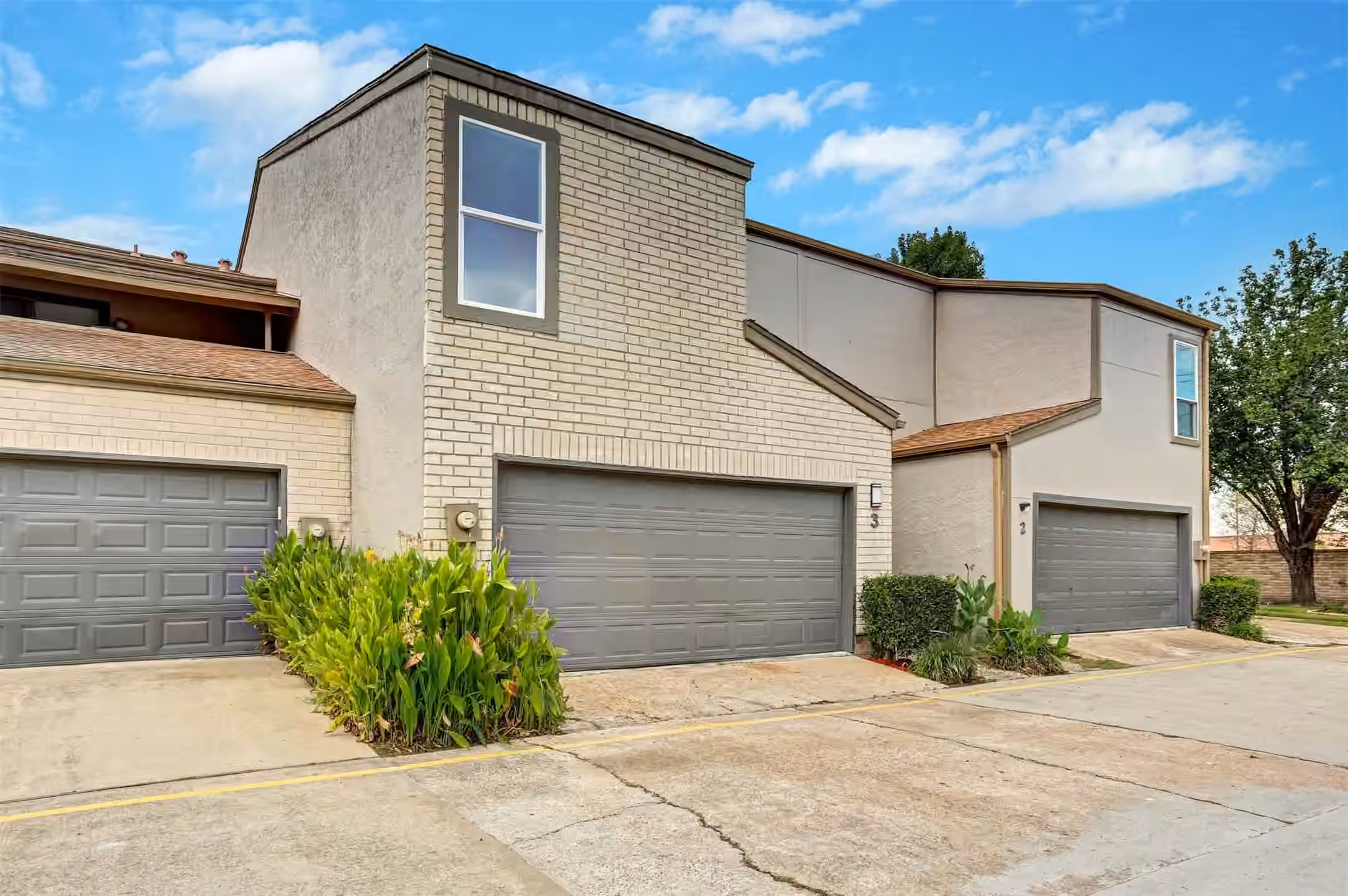 Photo 5 of 880 Tully Road 3, Houston, TX