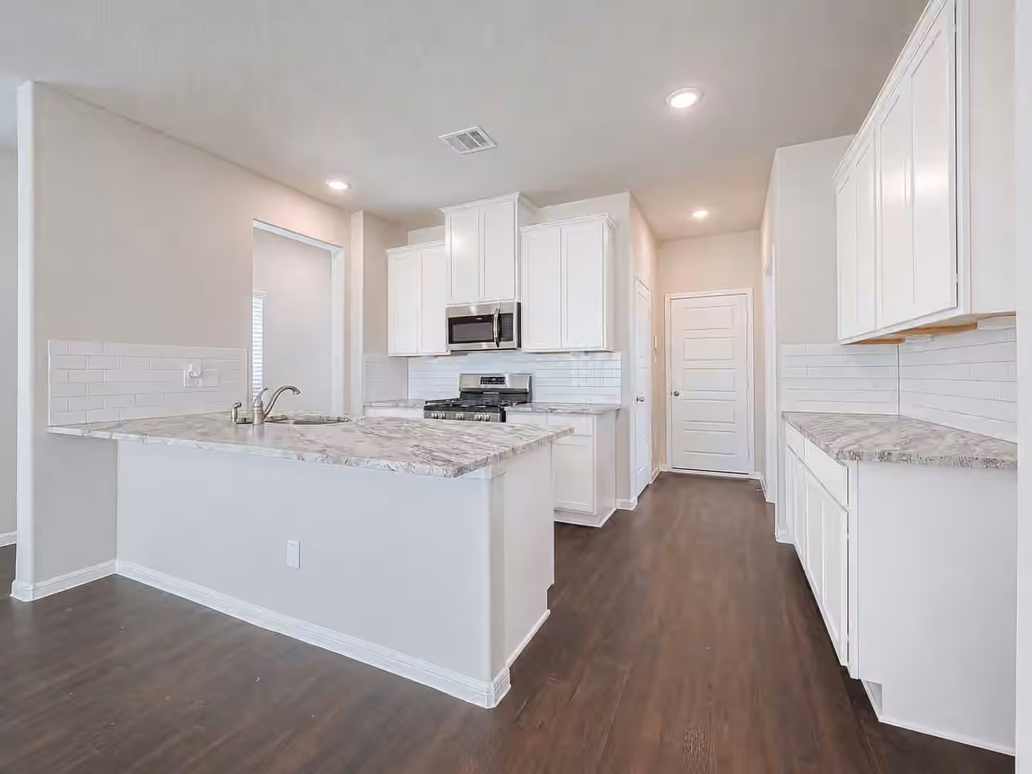 Photo 6 of 2111 Sanders Brook Drive, Baytown, TX