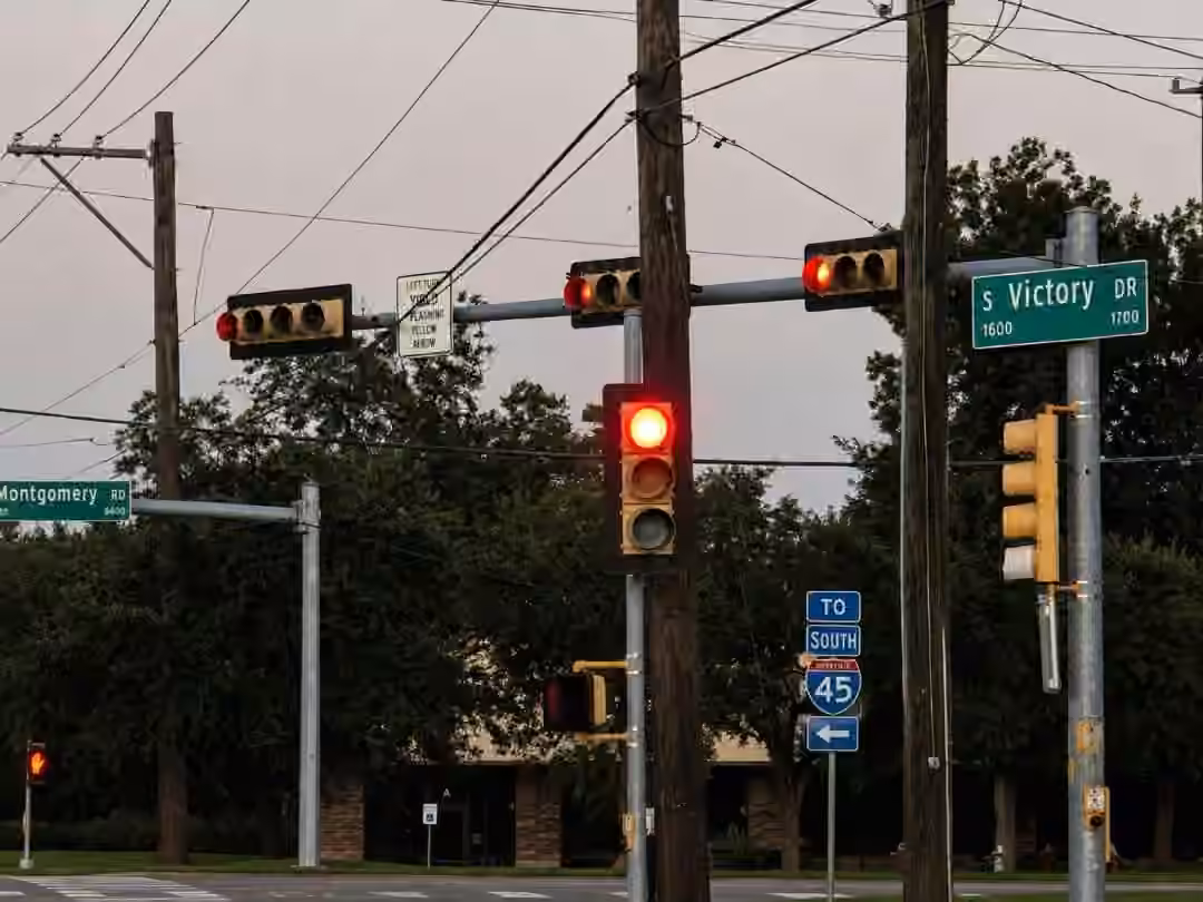 Photo 3 of 1717 S Victory Drive, Houston, TX