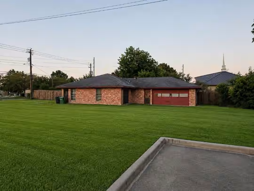 Photo 4 of 1717 S Victory Drive, Houston, TX