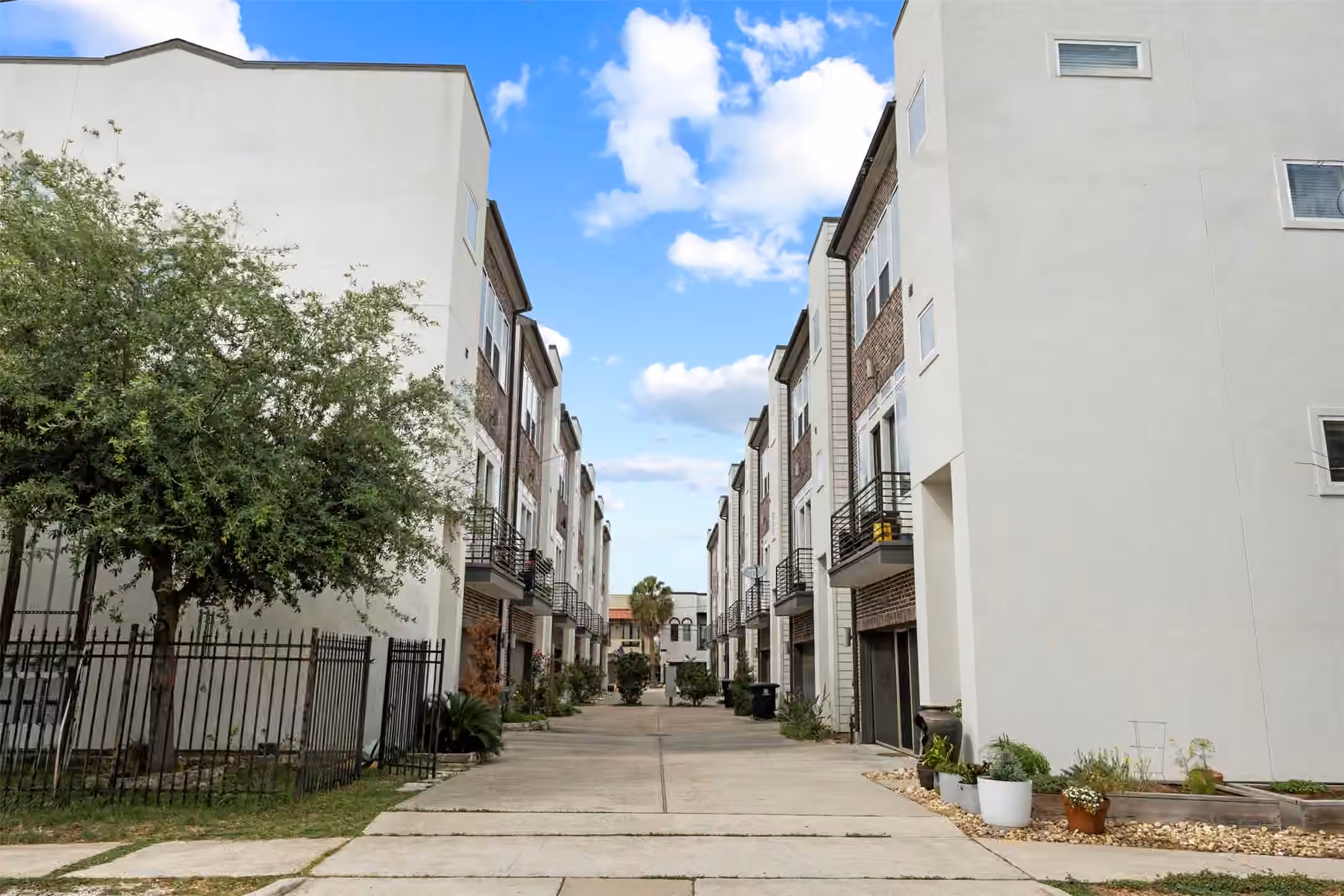 Photo 2 of 5528 Cornish Street E, Houston, TX