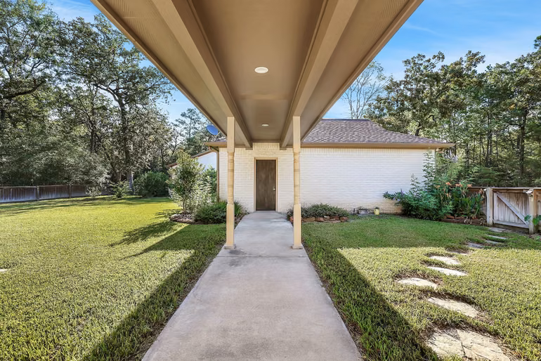 Photo 6 of 20380 Doral Drive, Huntsville, TX