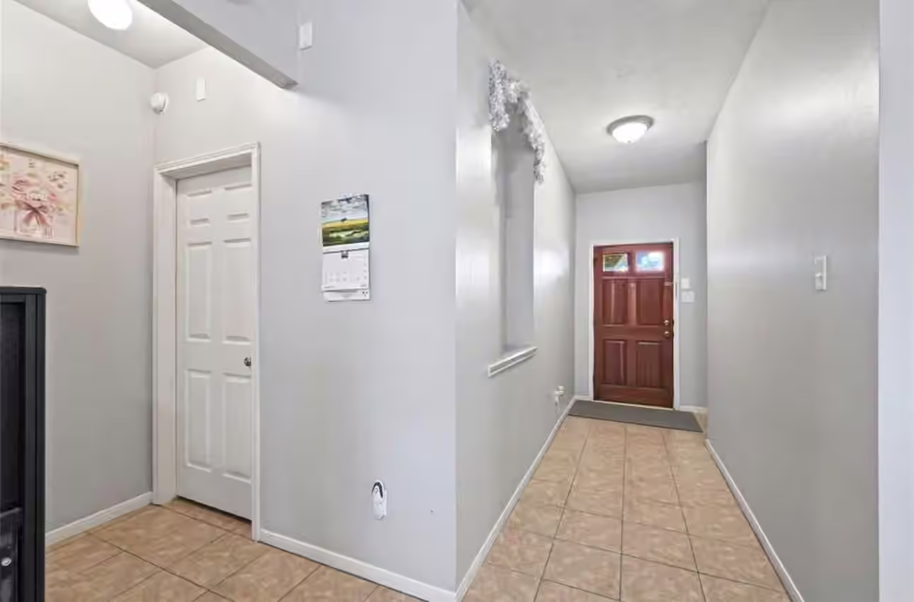Photo 5 of 9439 Crystal Cove Circle, Houston, TX