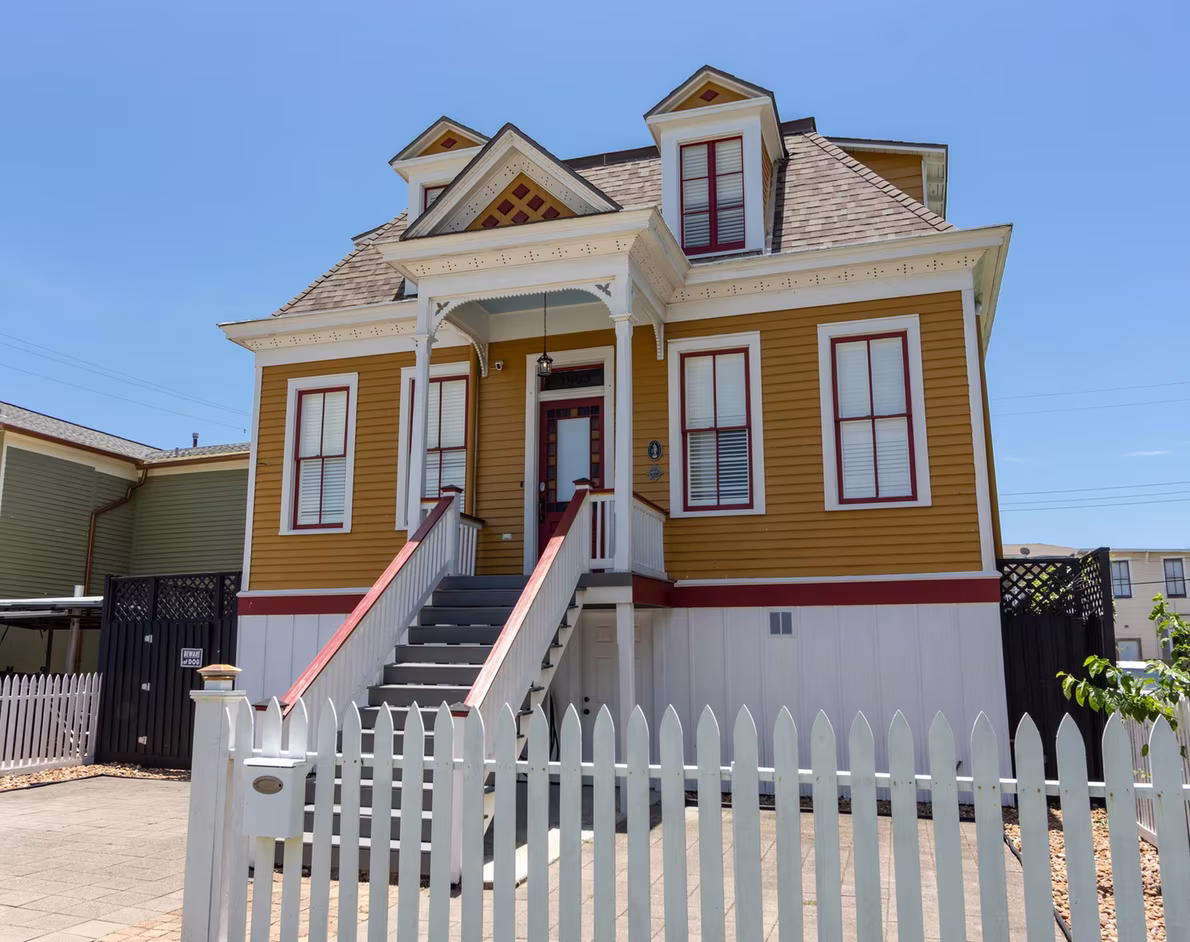 Photo of 1905 Avenue M 1/2, Galveston, TX