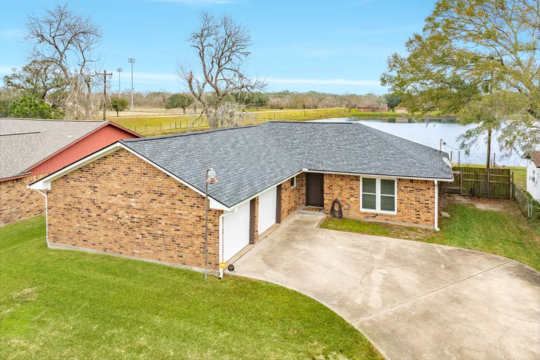 Photo of 239 Lakewood Drive, Clute, TX