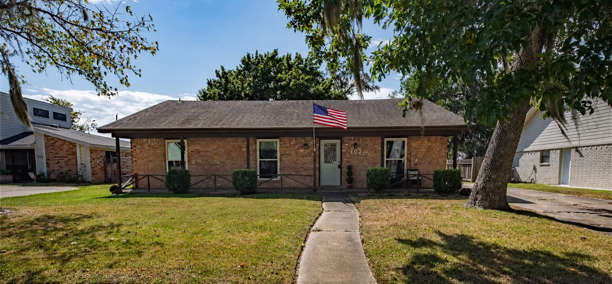 Photo of 107 Anchusa Street Street, Lake Jackson, TX 77566