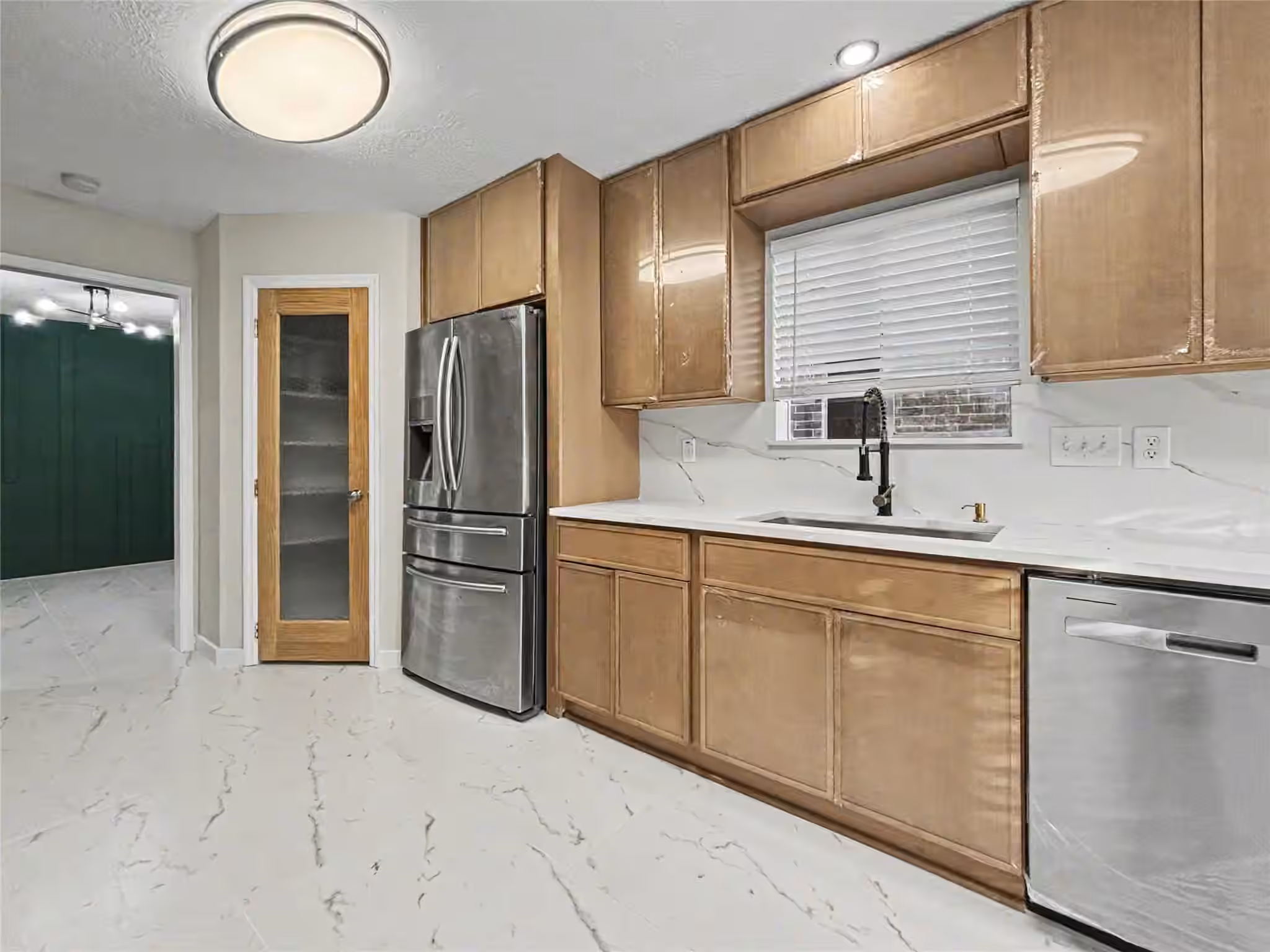 Photo 3 of 15810 Pilgrim Hall Drive, Friendswood, TX