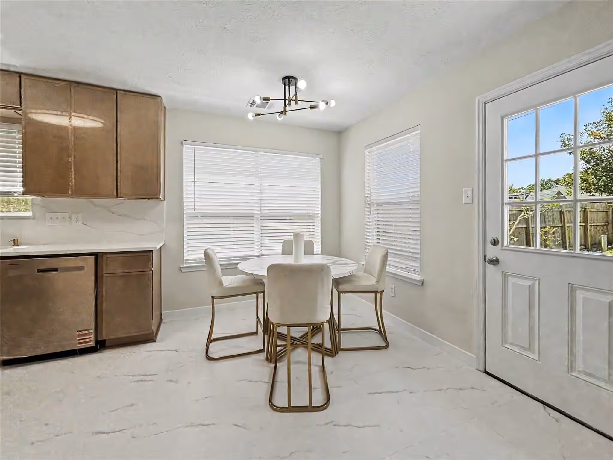 Photo 5 of 15810 Pilgrim Hall Drive, Friendswood, TX