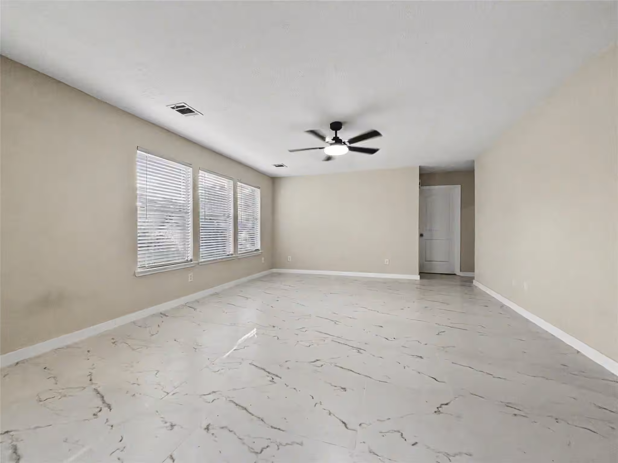Photo 7 of 15810 Pilgrim Hall Drive, Friendswood, TX