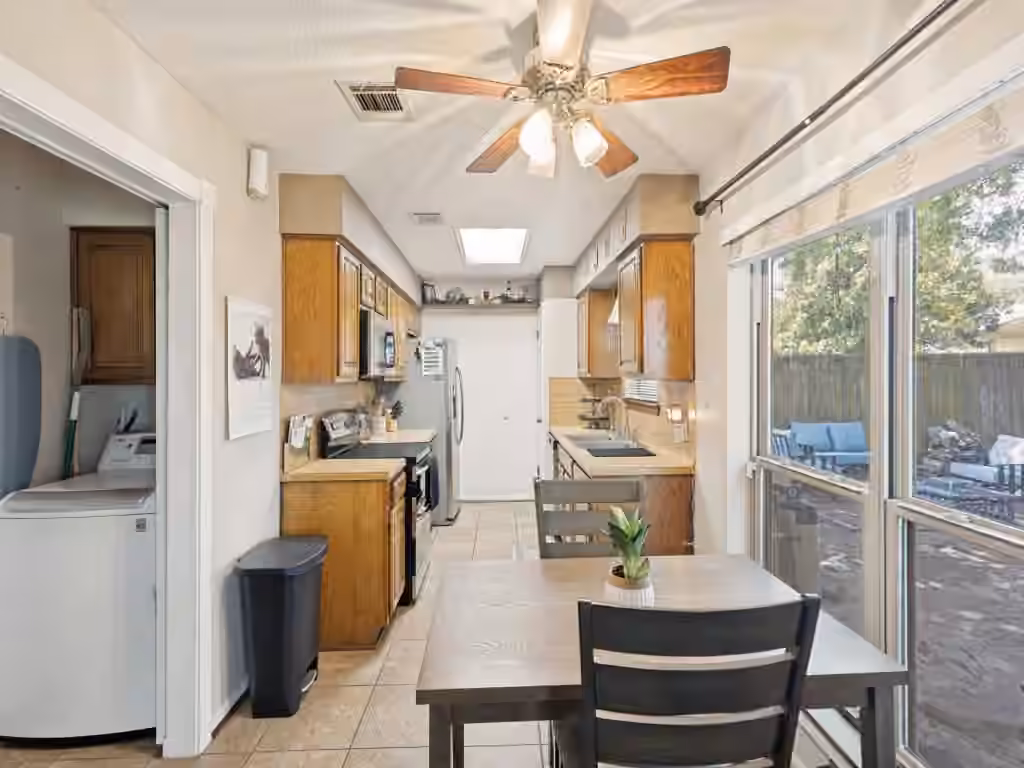 Photo 5 of 1615 Pecan Hollow Street, Pearland, TX