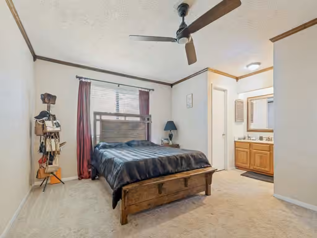Photo 7 of 1615 Pecan Hollow Street, Pearland, TX