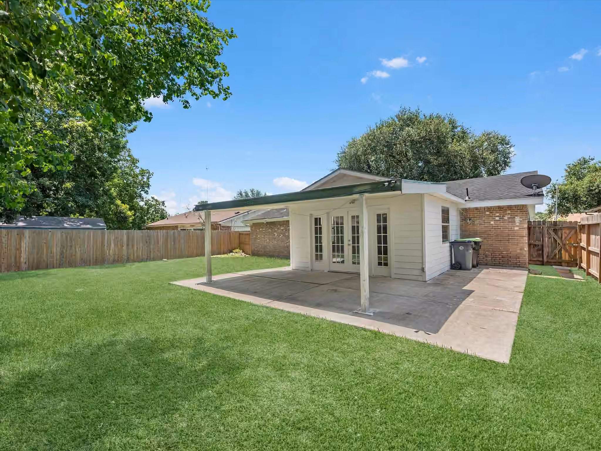 Photo of 2006 Crestmont Circle, Missouri City, TX 77459