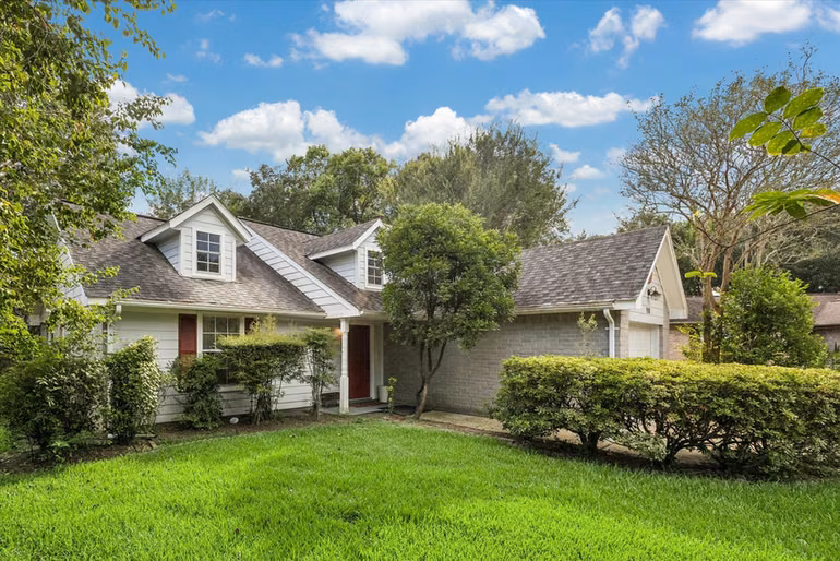 Photo 4 of 910 Country Place Blvd, Pearland, TX