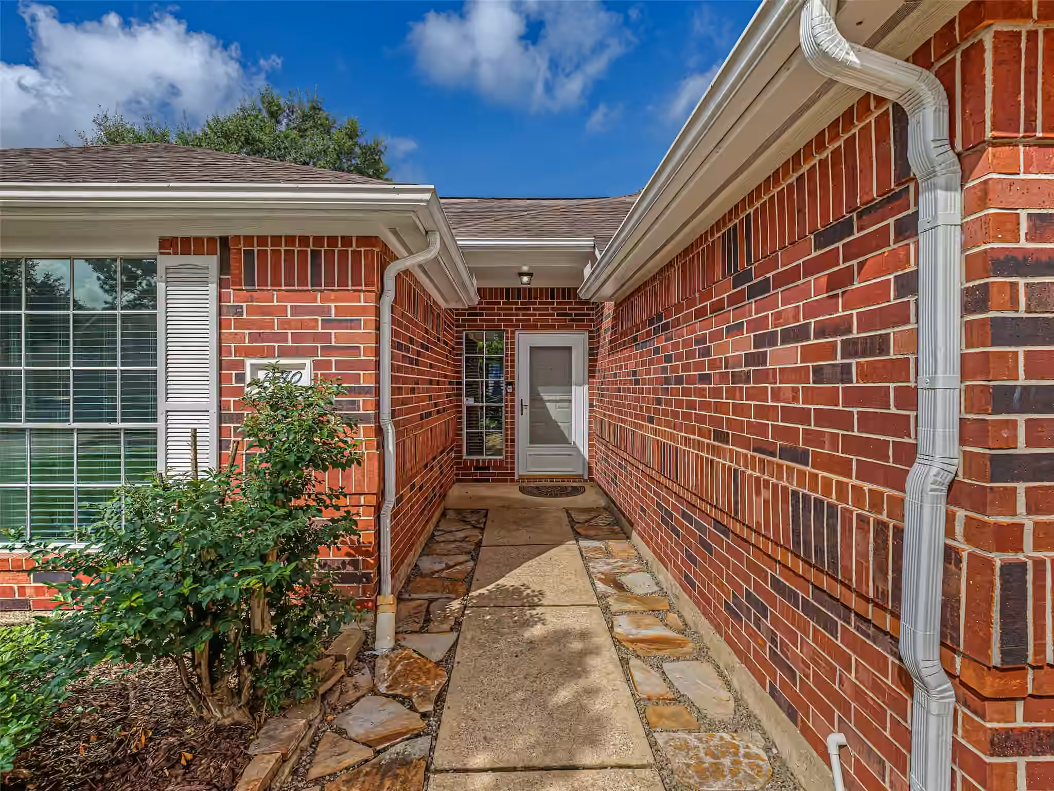 Photo 4 of 1310 Hidden Canyon Road, Katy, TX