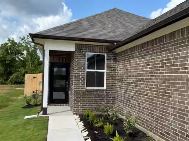 Photo 2 of 4710 Magnolia Montoya Drive, Pinehurst, TX