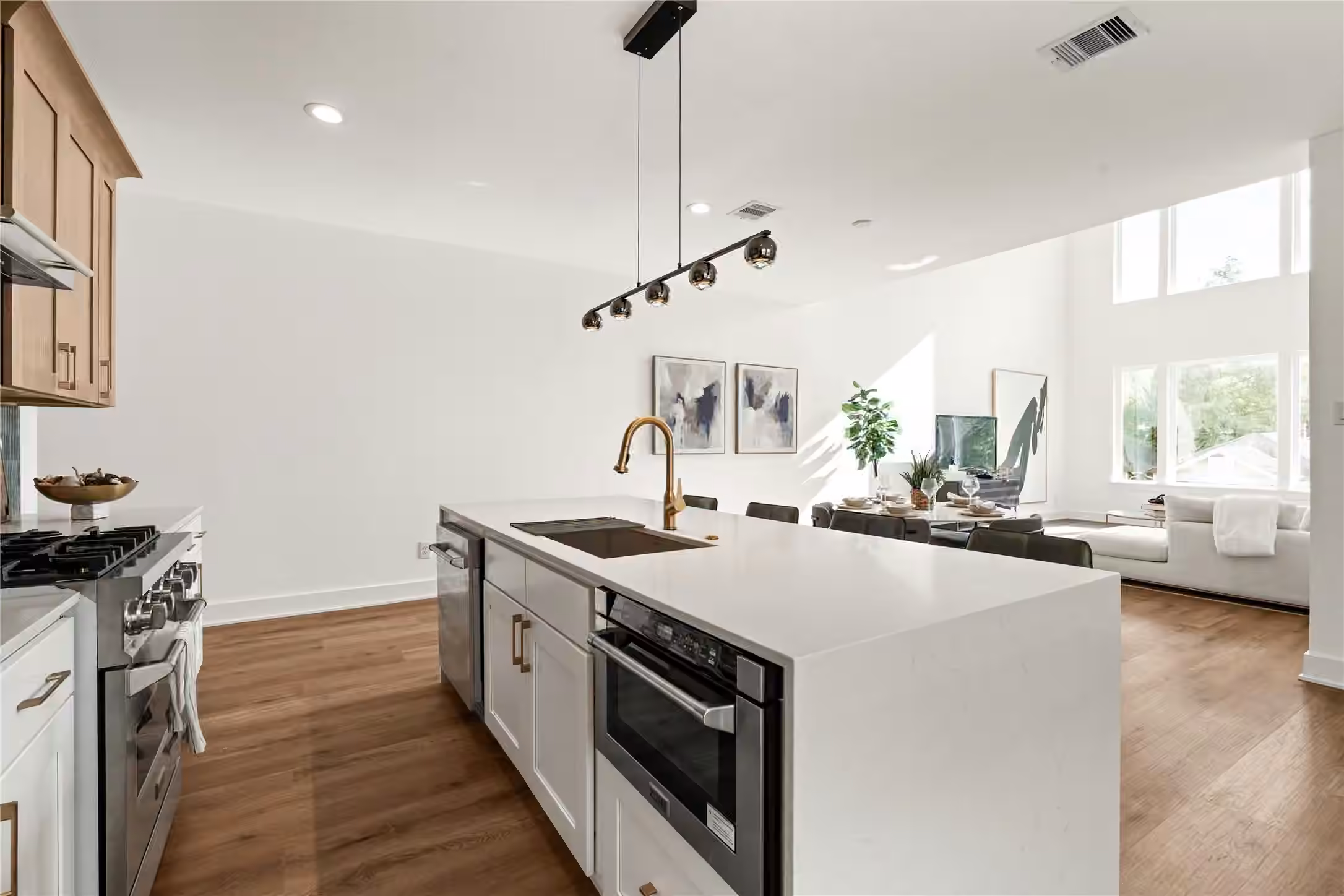 Photo 4 of 2216 Bringhurst Street, Houston, TX