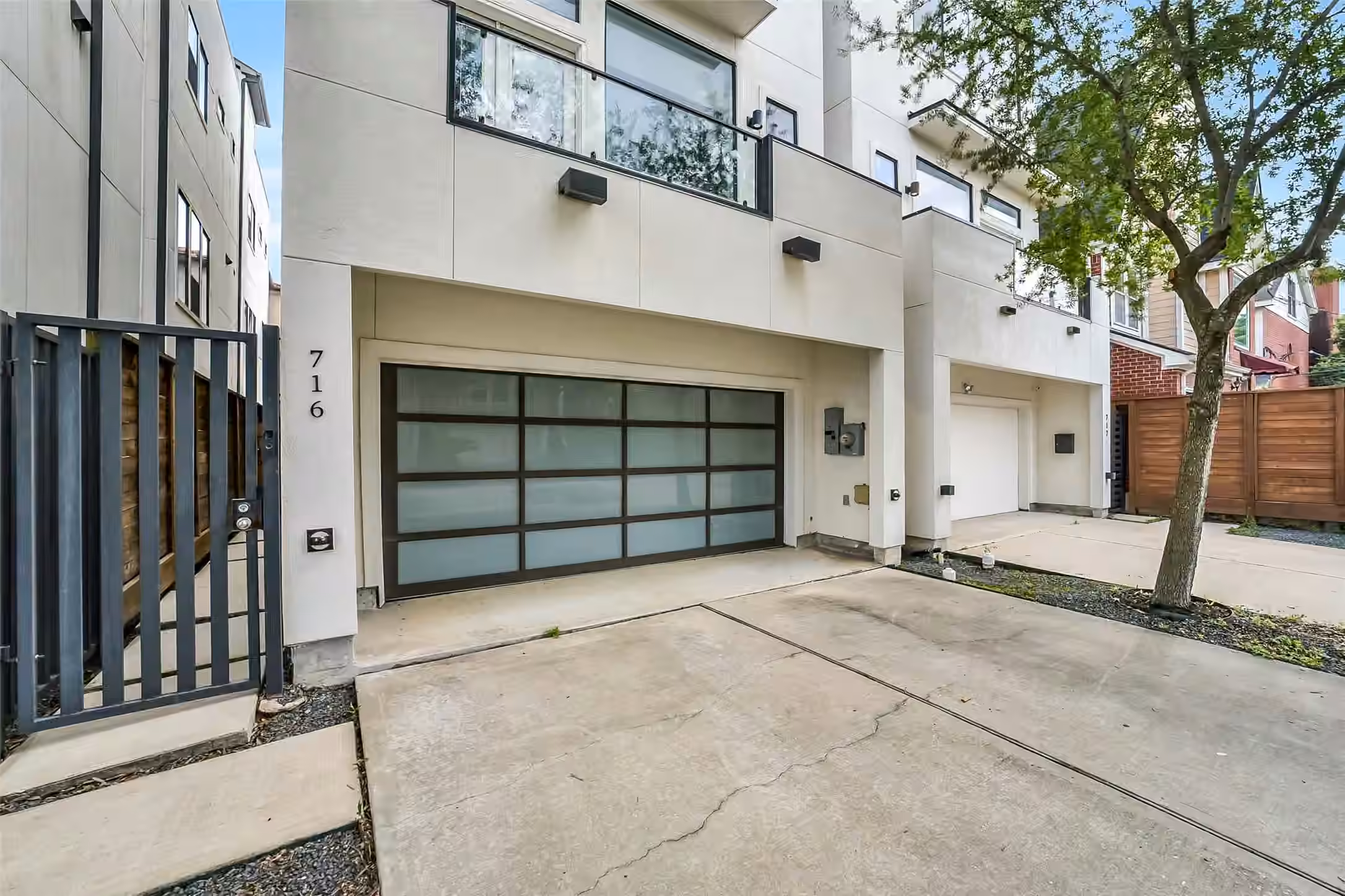 Photo 2 of 716 W Drew Street, Houston, TX