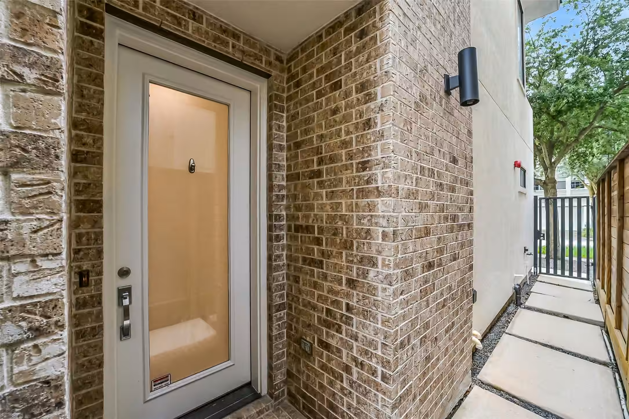 Photo 3 of 716 W Drew Street, Houston, TX