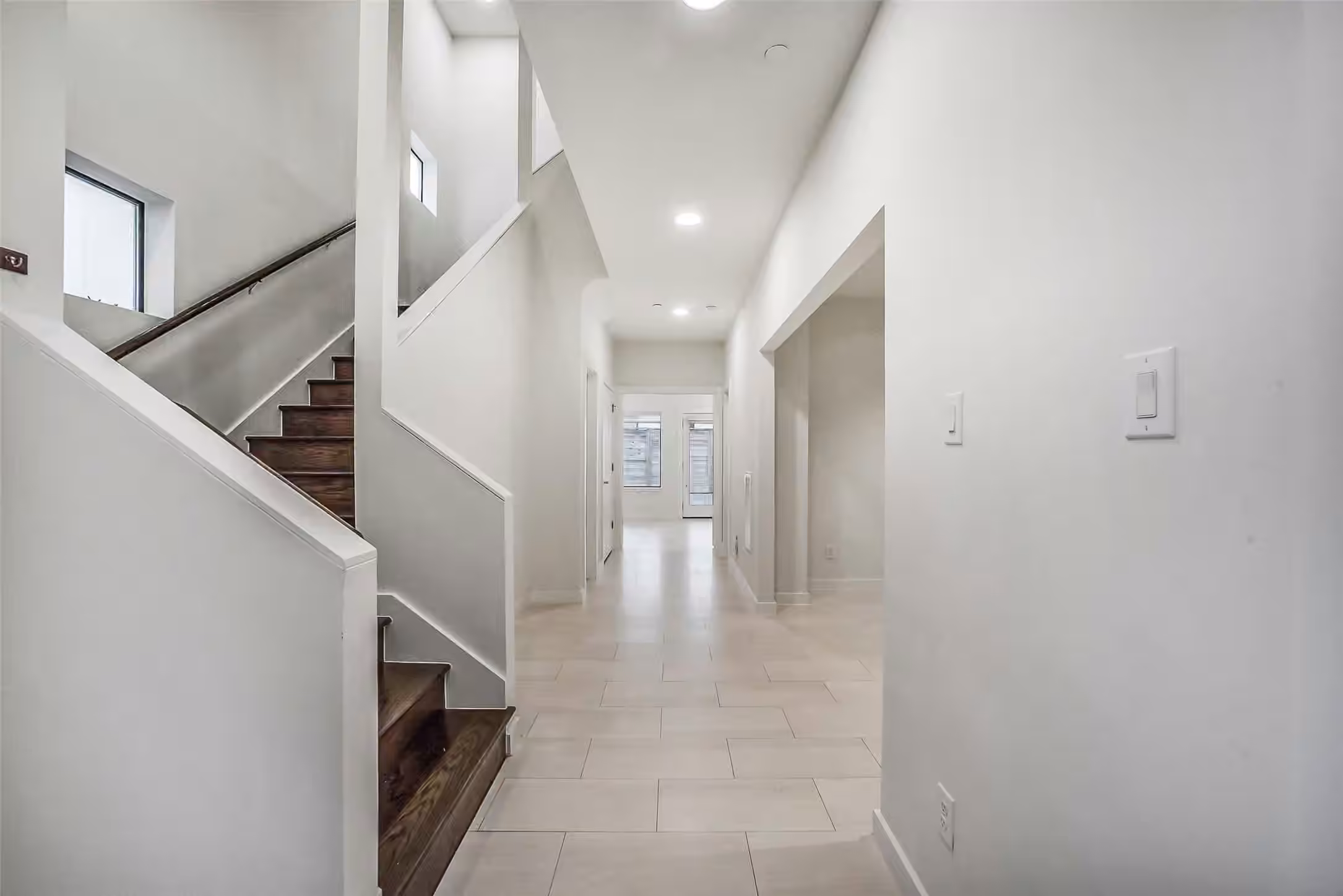 Photo 4 of 716 W Drew Street, Houston, TX